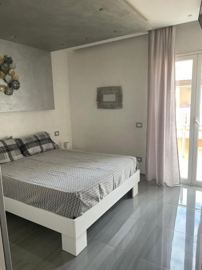 Deluxe Home Appartamento Шака Екстериор снимка