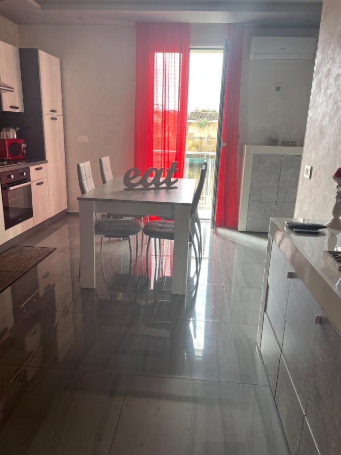 Deluxe Home Appartamento Шака Екстериор снимка