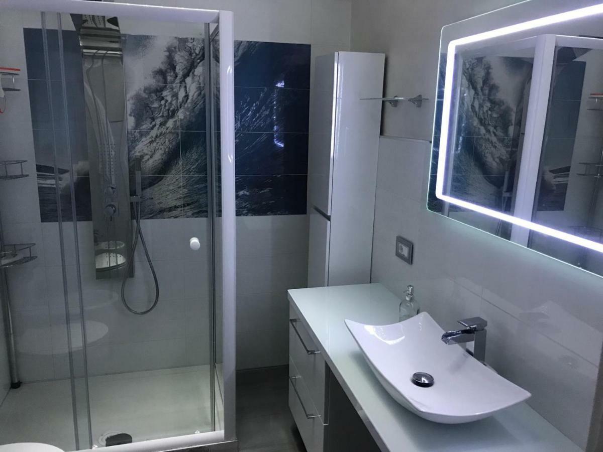 Deluxe Home Appartamento Шака Екстериор снимка